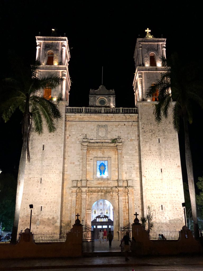 Catedral San Servacio in Valladolid at night